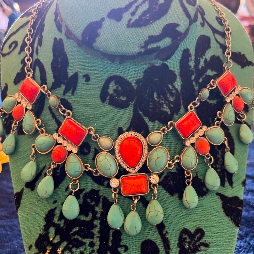 Bauble necklace. Turquoise and rhinestones. Adjustable length.